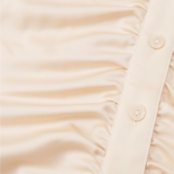 Abercrombie & Fitch Long-Sleeve Satin Ruched Button-Up Shirt. Cream color. XL. - Picture 2 of 5